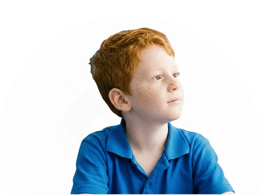 ילד מביט הצידה